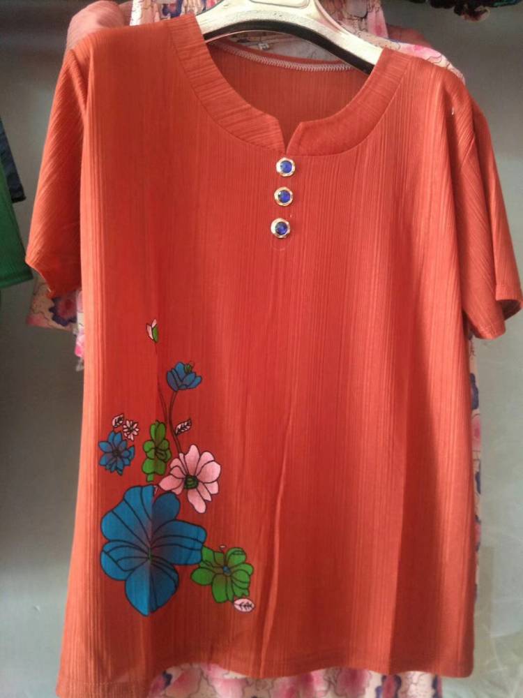 德陽(yáng)服裝批發(fā)市場(chǎng)探秘 廣場(chǎng)舞阿姨裝10元起，年輕媽媽裝半袖5元拿貨